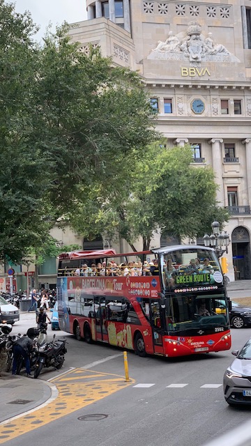 A photograph accompanying this guide to Barcelona