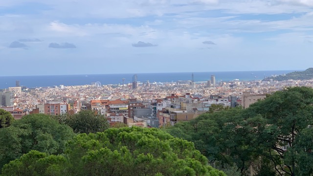A photograph accompanying this guide to Barcelona