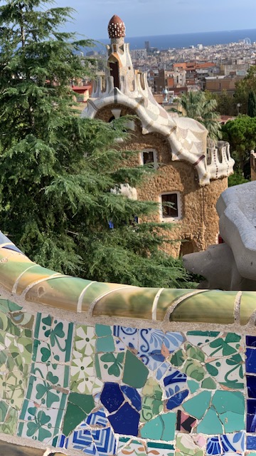 A photograph accompanying this guide to Barcelona