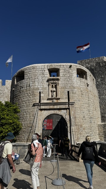 A photograph accompanying this guide to Dubrovnik