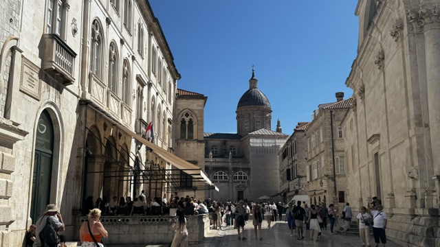 A photograph accompanying this guide to Dubrovnik
