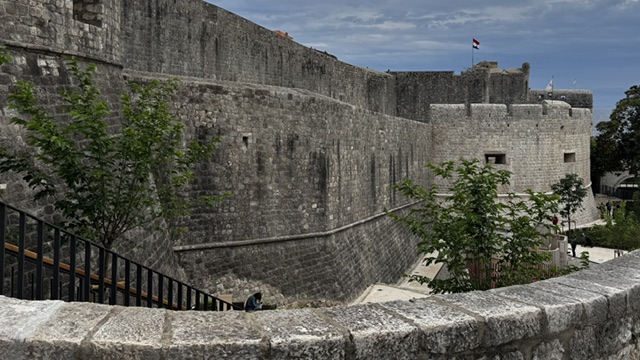 A photograph accompanying this guide to Dubrovnik