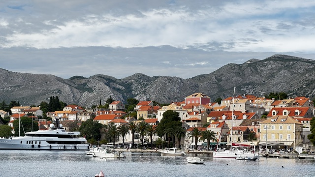 A photograph accompanying this guide to Dubrovnik