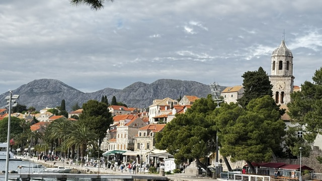 A photograph accompanying this guide to Dubrovnik