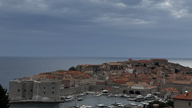 A photograph accompanying this guide to Dubrovnik