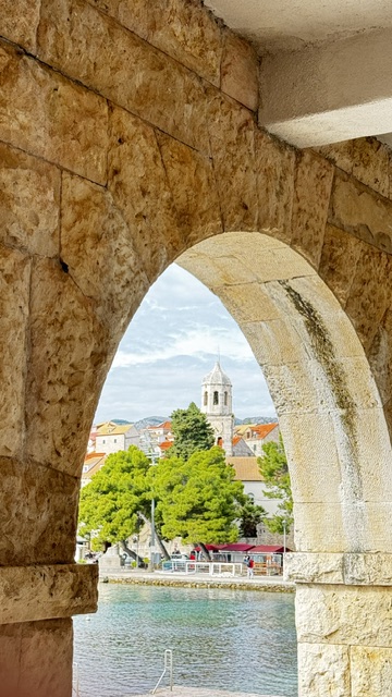 A photograph accompanying this guide to Dubrovnik