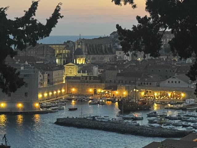 A photograph accompanying this guide to Dubrovnik