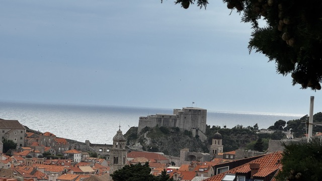 A photograph accompanying this guide to Dubrovnik