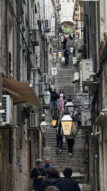 A photograph accompanying this guide to Dubrovnik