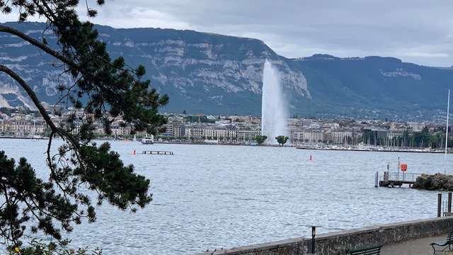 A photograph accompanying this guide to Geneva