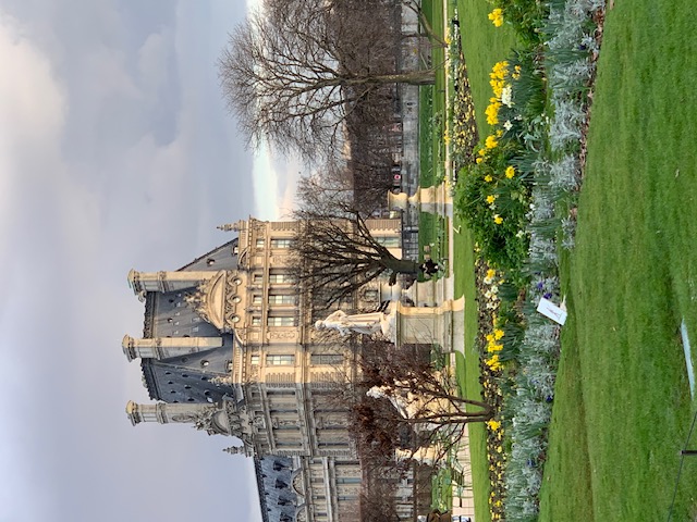 Jardin des Tuileries with the Louvre