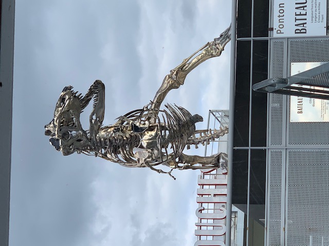 Statue at the departure point of the tour boat