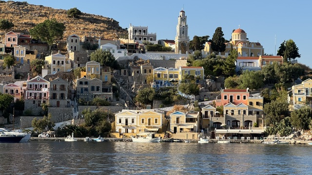 A photograph accompanying this guide to Rhodes