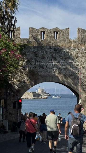 A photograph accompanying this guide to Rhodes