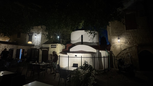 A photograph accompanying this guide to Rhodes
