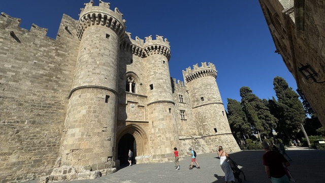 A photograph accompanying this guide to Rhodes