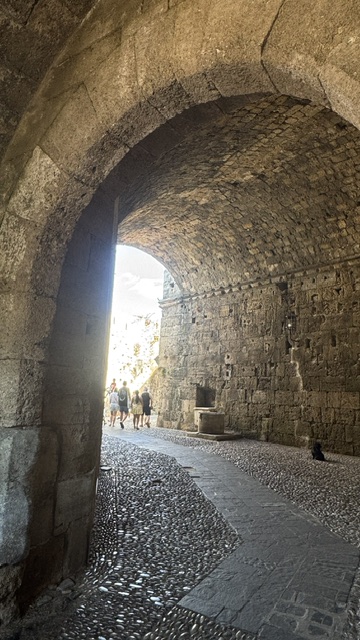 A photograph accompanying this guide to Rhodes