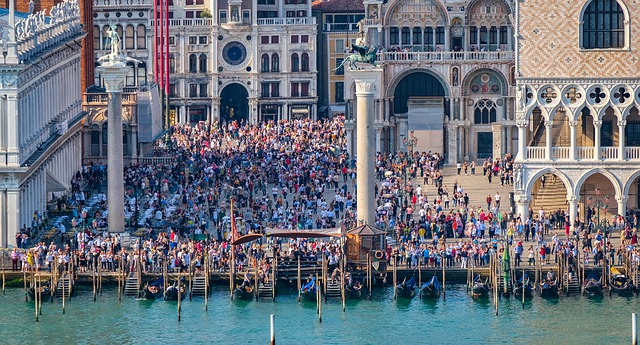 Big crowds at Doges Palace and St Marks Basilica